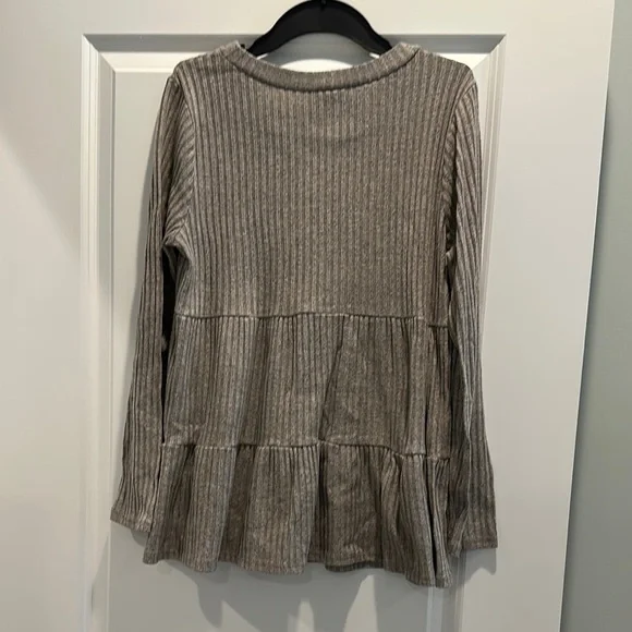 Andree Charcoal Ribbed Tiered Sweater - Picture 3 of 3